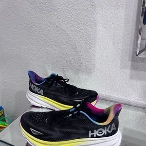 HOKA Clifton 9 size 8.5